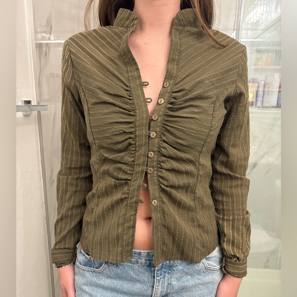Charlotte Russe Green Ruched Long Sleeve Button Down